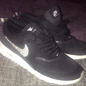 Size 7.5 super Cute black & white Nike